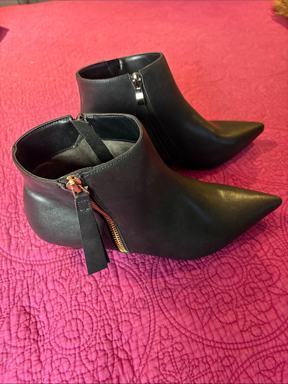 Women's Black Leather Pointed-Toe Ankle Booties with Side Zip & Kitten Heel - 9M